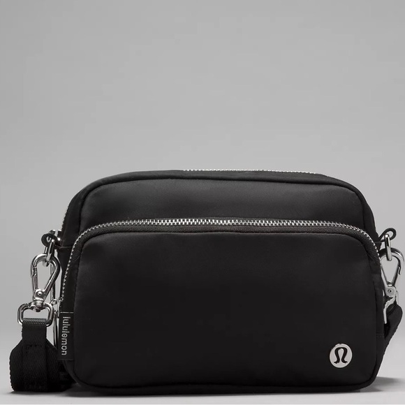 lululemon athletica Accessories - Lululemon Everywhere Crossbody Bag 2L
Metal Hardware